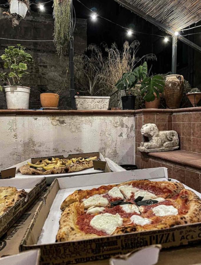 Appartamento In Pieno Centro Storico Con Terrazzo “O'Vicariello” Nápoles Exterior foto